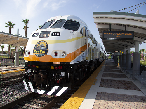 Imagen de un tren de SunRail 