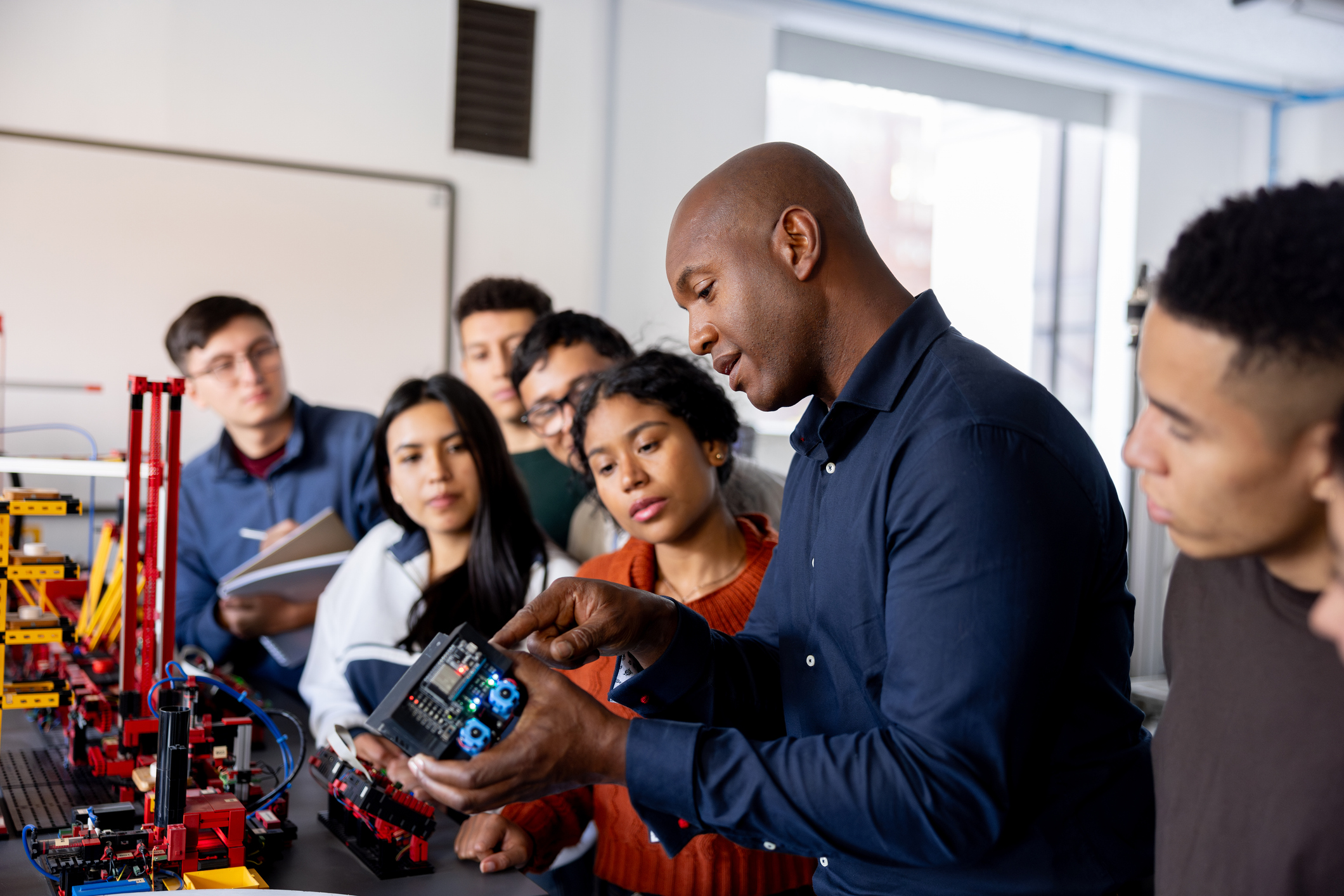 capacitación-en-innovación-iStock-2226819966
